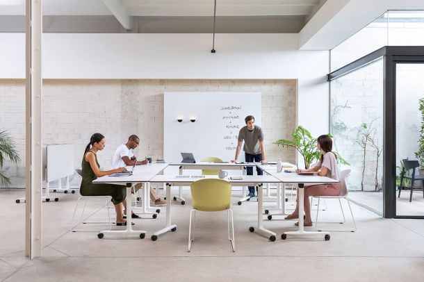 La oficina en movimiento: ¿por qué la rigidez es el enemigo de tu productividad?